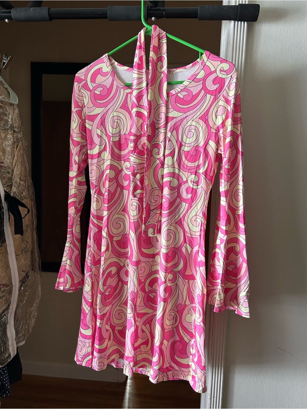 NWT Women's 70’s Halloween Pink Swirl Long-Sleeve Dress. With Accessories